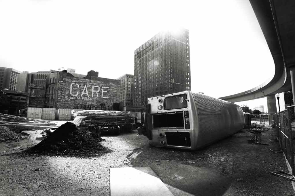 En Pakistán mueren al menos 30 personas en descarrilamiento de&nbsp;tren