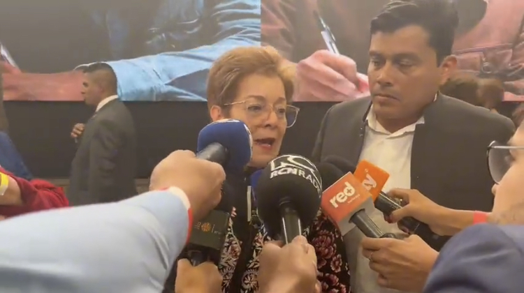 “Periodistas incendiarios”: Ministra de Trabajo, Gloria Inés Ramírez, tras ataque de indígenas a&nbsp;SEMANA