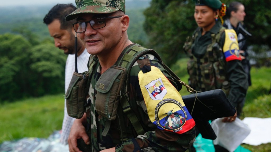 MinDefensa: La búsqueda continúa “hasta que se demuestre lo contrario”, sobre la versión de la muerte de alias “Iván Mordisco” 