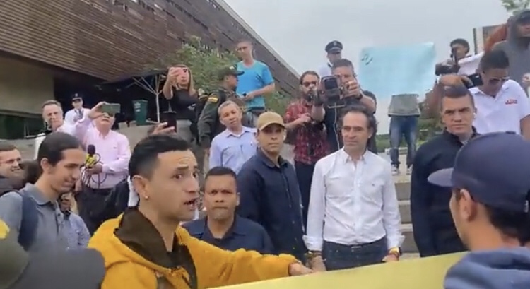 “Presidente Petro controle por favor a su primera línea y respete la Democracia”: Fico&nbsp;Gutiérrez