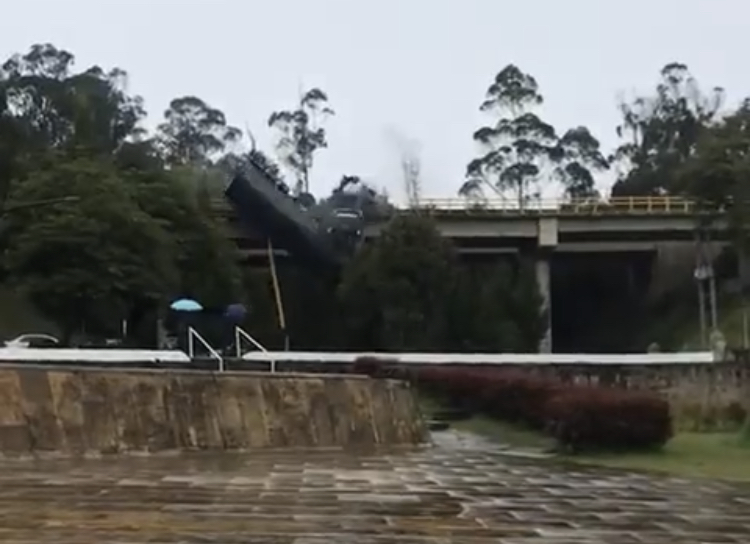 Impresionante: Aparatoso accidente de tractomula en la vía Bogotá –&nbsp;Tunja