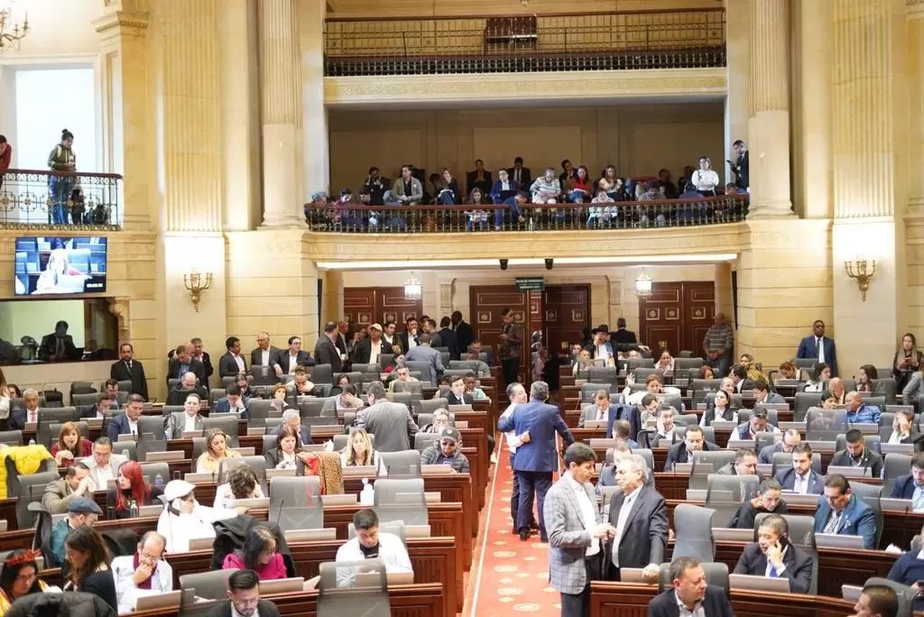 Reforma a la salud: Pese a avances en el legislativo, insisten en su inviabilidad financiera y&nbsp;operativa