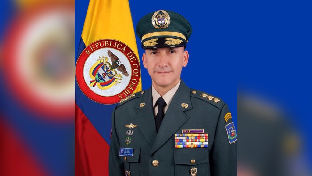 Ejército justifica los seguimientos al profesor de inglés de la esposa del general, Luis&nbsp;Ospina