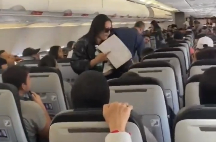 Video: Pasajera protagoniza incidente en un vuelo con destino a Medellín, ¿qué&nbsp;pasó?