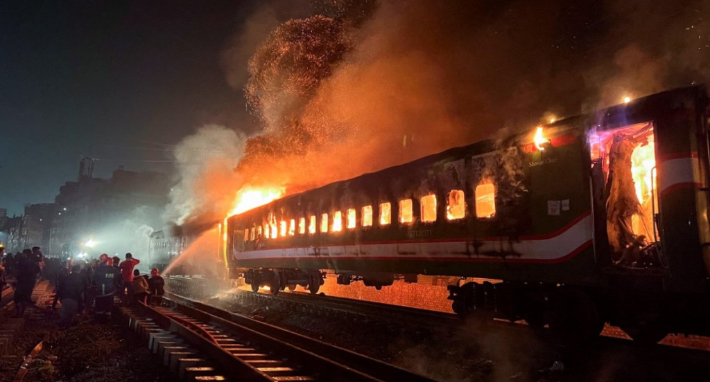 Investigan si el incendio en un tren fue provocado, cinco personas&nbsp;murieron