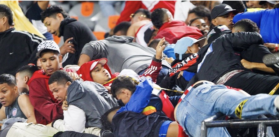 Video: Violento enfrentamiento entre barras bravas de Nacional y Junior en el Atanasio&nbsp;Girardot