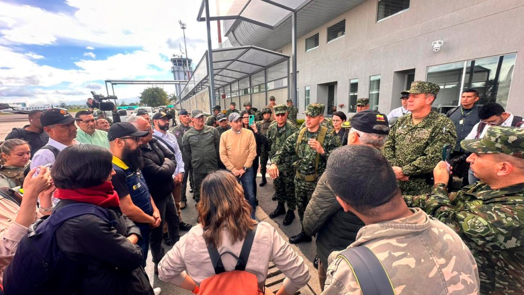 Comisión del Gobierno se transporta en tanques blindados en El Plateado, Cauca, por amenazas de las&nbsp;disidencias