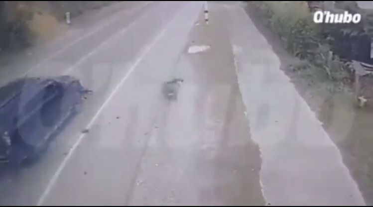 Video: Este fue el momento en el que el jugador de Atlético Nacional, Alfredo Morelos, arrolla con su carro a un&nbsp;motociclista