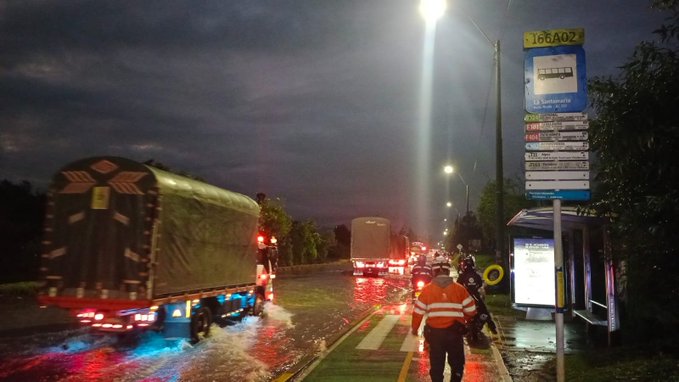 Grave afectación en la movilidad en Autopista Norte y carrera Séptima por inundaciones debido a fuertes lluvias 