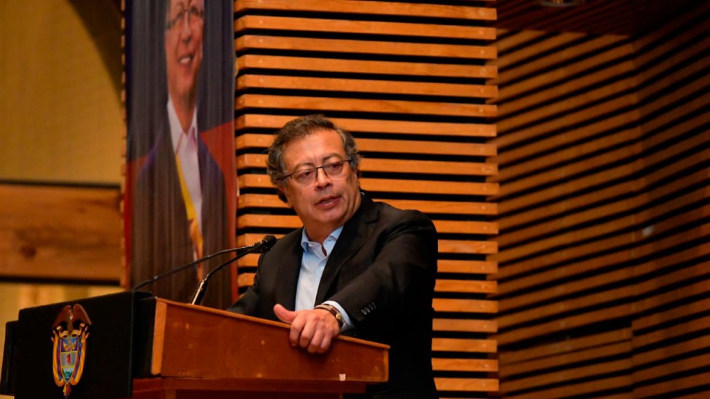 Atención: Petro convoca consulta popular para que los colombianos definan futuro de las reformas laboral y de&nbsp;salud