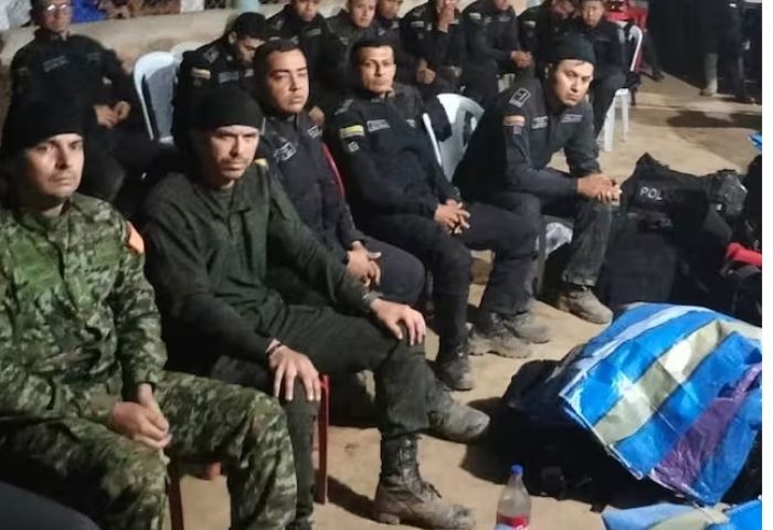 Los 28 policías y un soldado permanecen secuestrados en El Plateado, Cauca, pese a anuncio de&nbsp;liberación