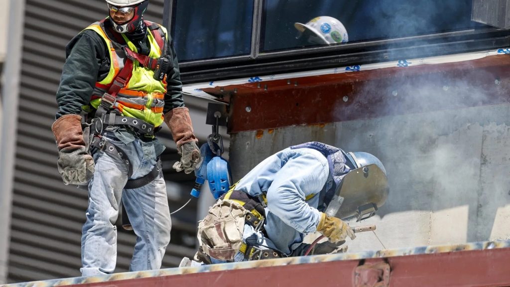 Recargo nocturno a partir de las 7:00 p. m. y 100 % dominicales y festivos, proyecto del Partido Liberal que busca frenar consulta&nbsp;popular