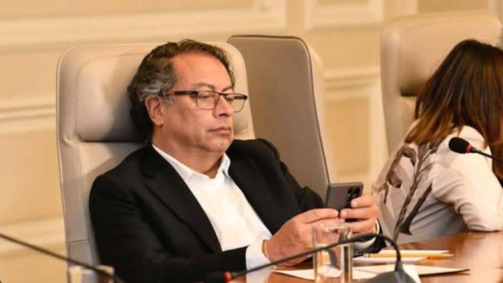 El confuso mensaje del presidente Petro sobre la orden de captura de Iván&nbsp;Name