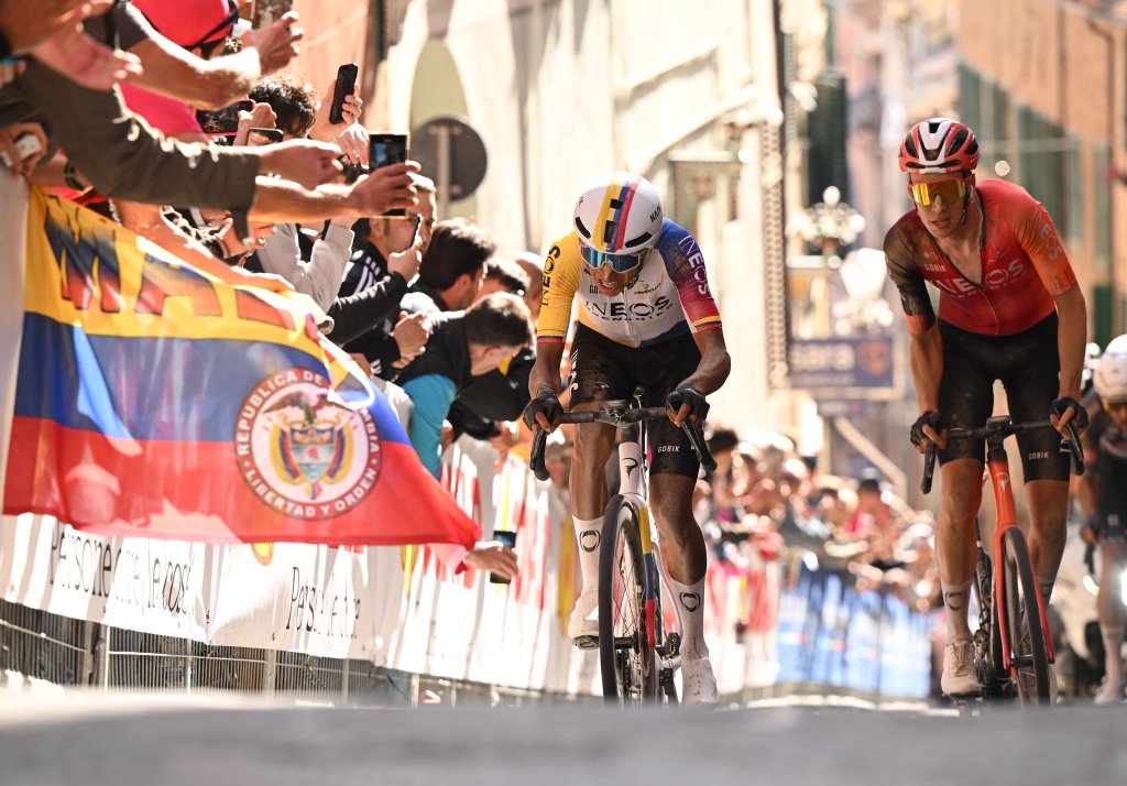 Egan Bernal brilla en la etapa de montaña del Giro de Italia y entra al top 10 de la general, un mexicano asume el&nbsp;liderato