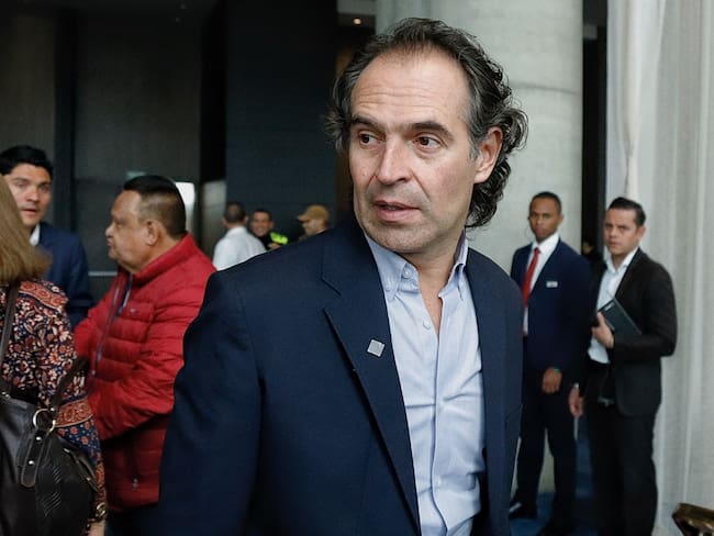 “Ojo Colombia, así comienzan las dictaduras”, alcalde de Medellín, Fico Gutiérrez lanza cuestionamiento al presidente&nbsp;Petro