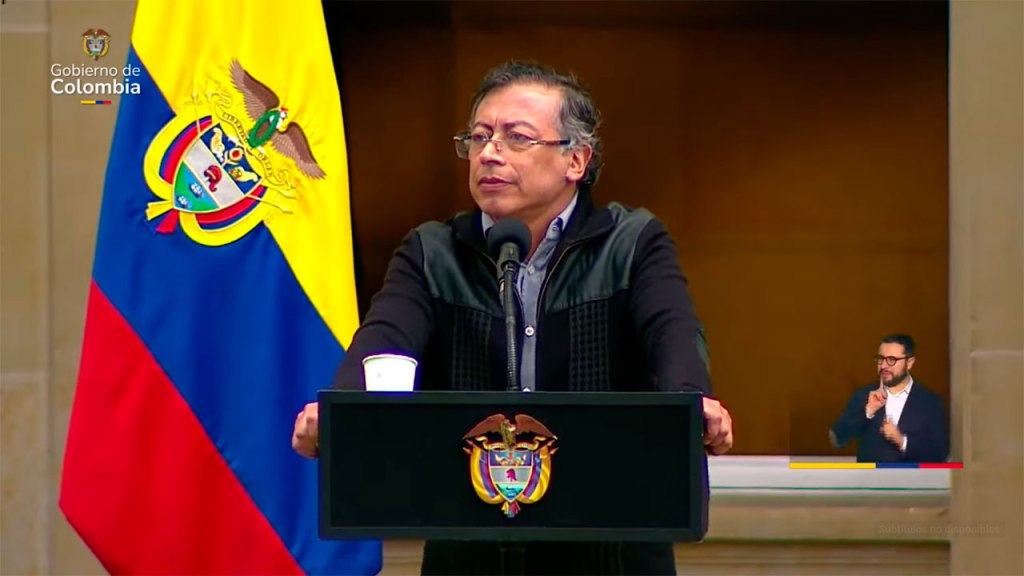 “Lo que ha salido el día de hoy no es un chisme, es un complot”: Petro responde la nueva carta de&nbsp;Leyva