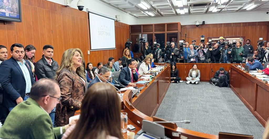 Aprobada la reforma laboral en la Comisión Cuarta del Senado, pasa a último debate en plenaria, Gobierno insiste en consulta&nbsp;popular