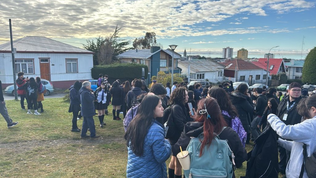 Un terremoto de magnitud 7,4 activa durante unas horas la alerta por tsunami en el sur de&nbsp;Chile