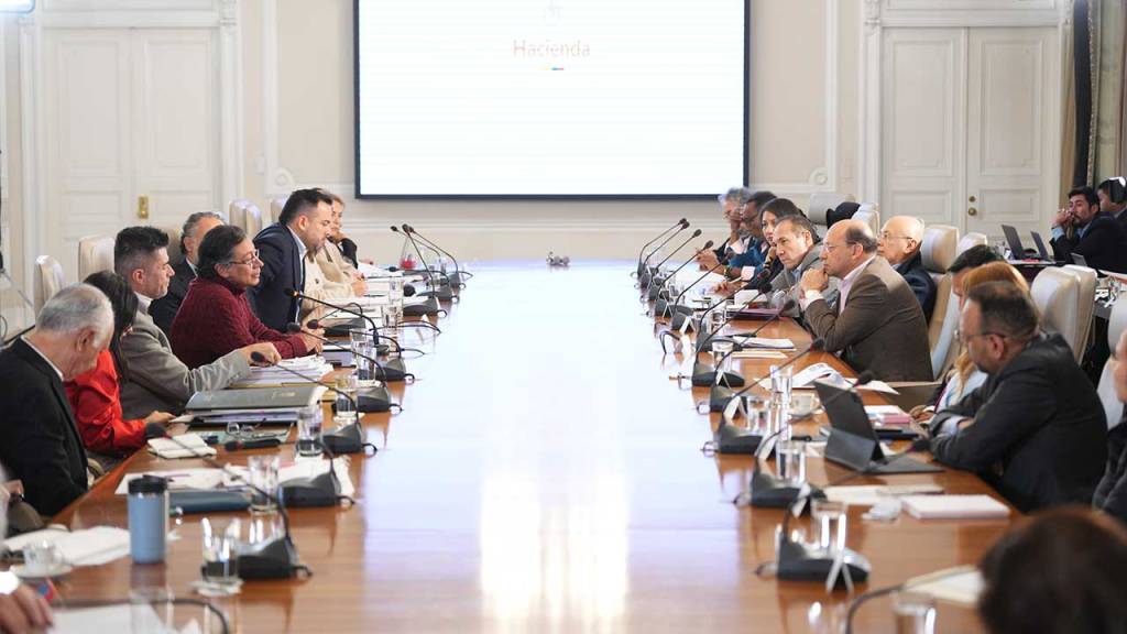 Los ministros que salen tras derrota del Gobierno Petro en la elección de Carlos Camargo en la Corte&nbsp;Constitucional