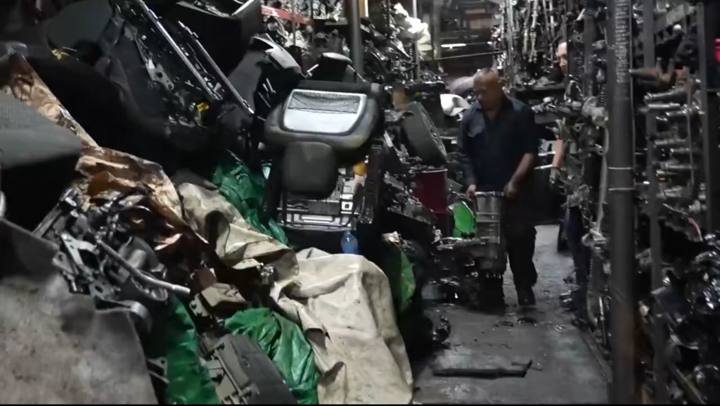 Golpe al tráfico de autopartes: Autoridades incautan 150 motores en el barrio 7 de Agosto de Bogotá, dos&nbsp;capturados