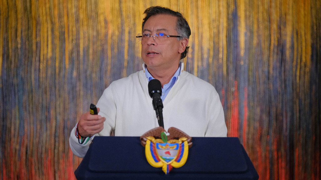 Petro responde a los duros cuestionamientos por alocución presidencial: “Los borrachos son los que se embriagaron en las orgías de la&nbsp;sangre”