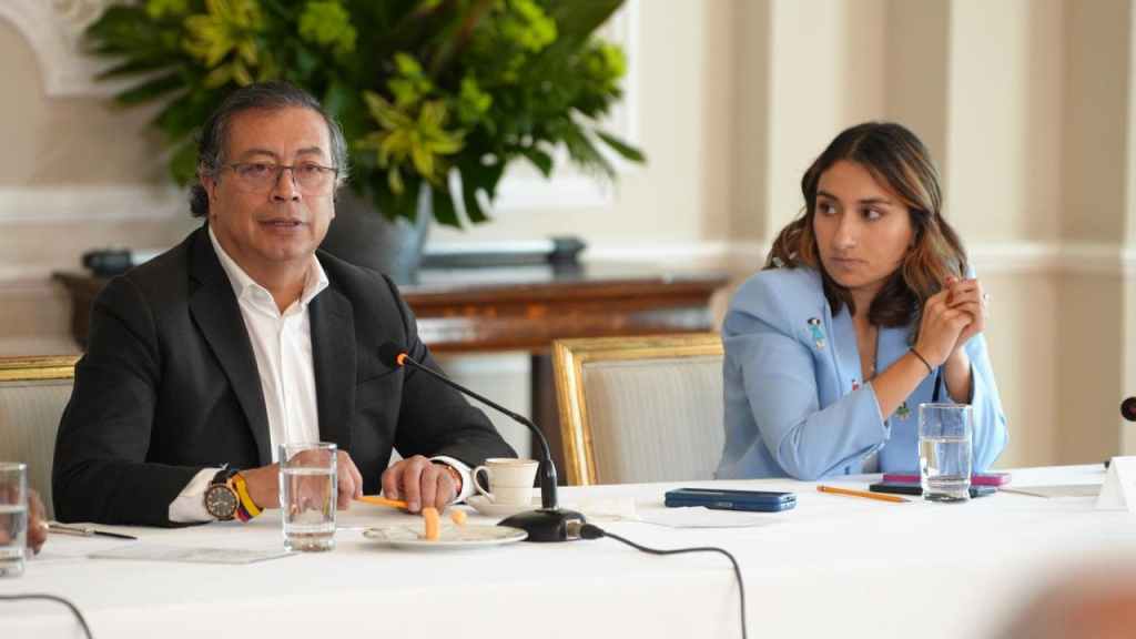 Laura Sarabia pide a la Fiscalía recibir una “declaración juramentada del presidente” luego de que la señalara de influir en nombramiento de interventores