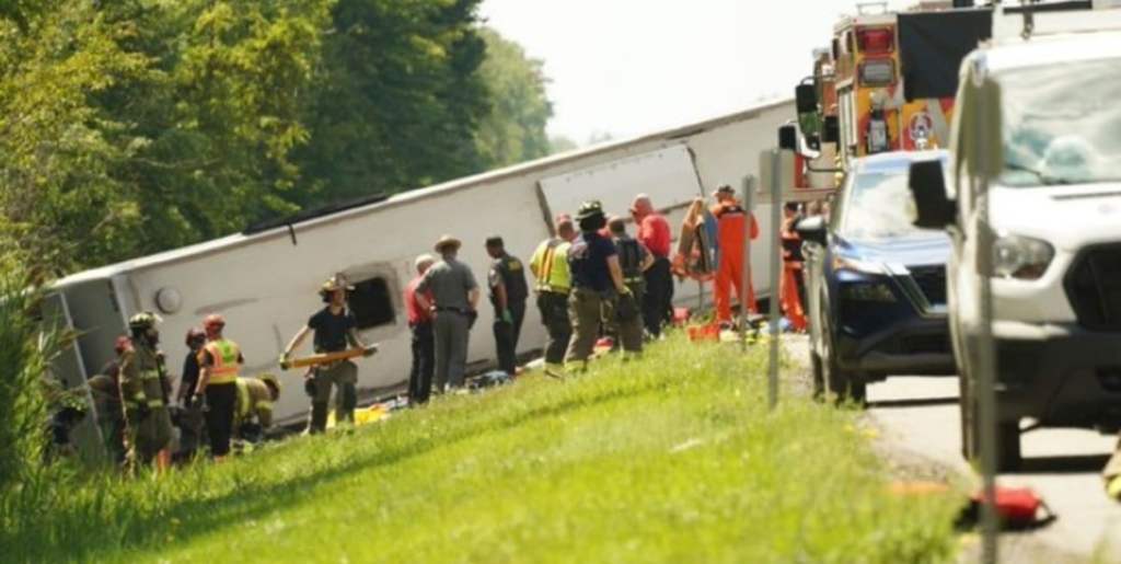 Estados Unidos: Cuatro muertos y varios heridos deja accidente de bus de turismo en Nueva York  