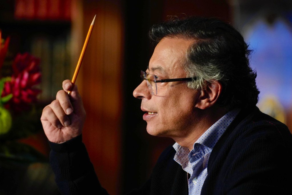 Petro pide al régimen Maduro sacar de Venezuela al ELN y las disidencias de las Farc a los que acusó esperar una invasión de EE.UU. para adueñarse riquezas ilícitas 