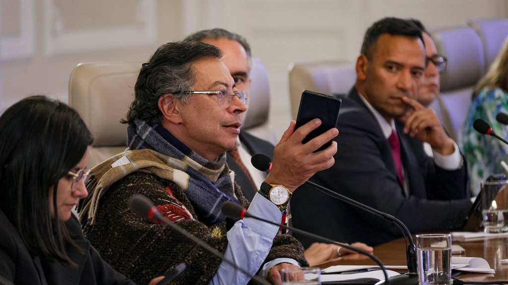 “Me quedé dormido y no me despertaron”: Presidente Petro explica ausencia en encuentro con la&nbsp;USO