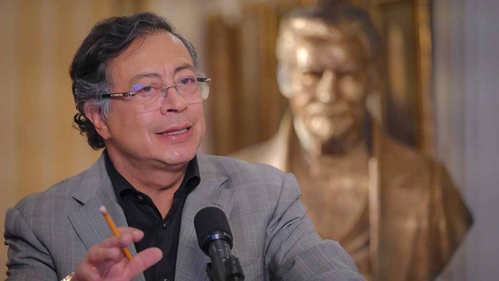 “Mientras ustedes deciden, las EPS seguirán quebrando una tras otra. No las voy a salvar”: Petro advierte al Congreso de la&nbsp;República