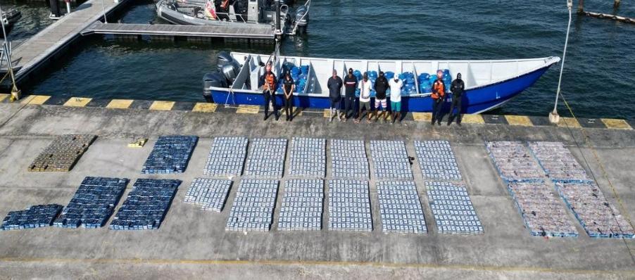 Petro anuncia la incautación de ocho toneladas de cocaína cerca de Europa y «sin un solo&nbsp;muerto».