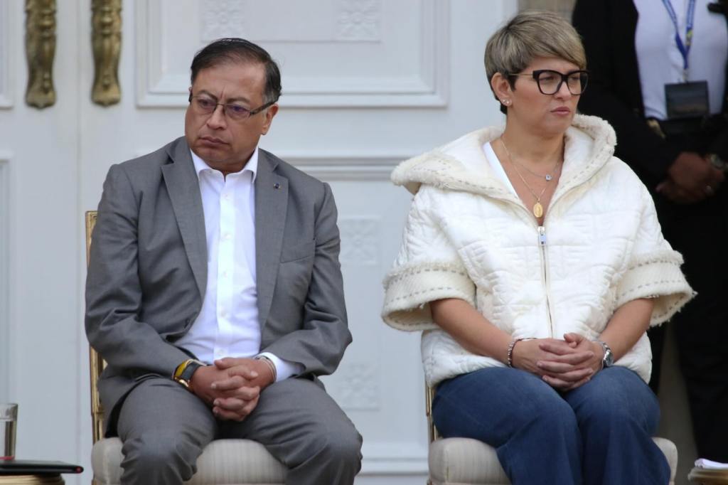 “El vínculo legal aún no se ha roto. Verónica cuida a mis hijas en el tiempo que no me queda”:&nbsp;Petro