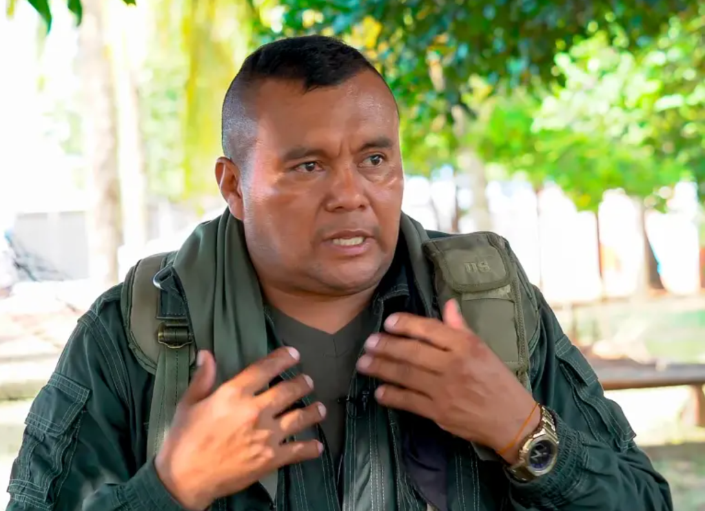 Investigan presuntos vínculos de altos mandos militares y  funcionarios del Gobierno Petro con las disidencias de alias&nbsp;“Calarcá”