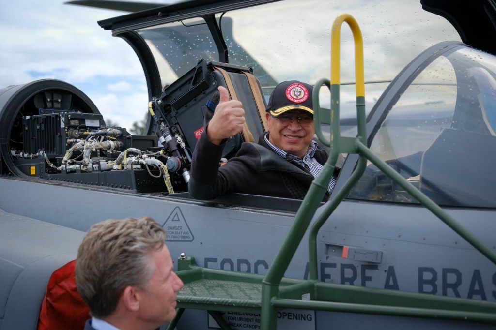  “Decir que recibimos comisiones (sobornos) es una tropelía completa”: Petro pide a Suecia publicar contratos de compra de los 17 aviones&nbsp;Gripen