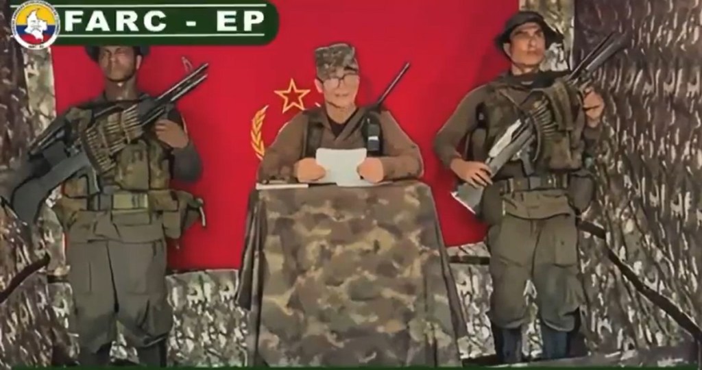 Con amenazas y acusaciones reaparece  alias ‘Iván Mordisco’ tras bombardeos, anuncia “juicio&nbsp;revolucionario”