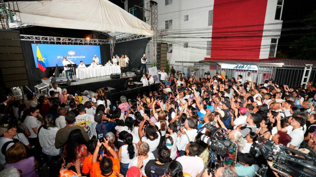 Petro denuncia reunión de candidatos y alcaldes para buscar préstamos del BID “para comprar votos” con miras a las elecciones de&nbsp;2026