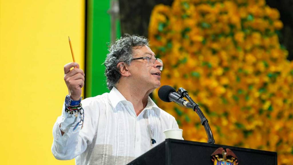 “Si nos amenazan nos vamos a levantar por millones”: Petro tras pedir perdón a la Unión Patriótica por las más de 6.200&nbsp;víctimas