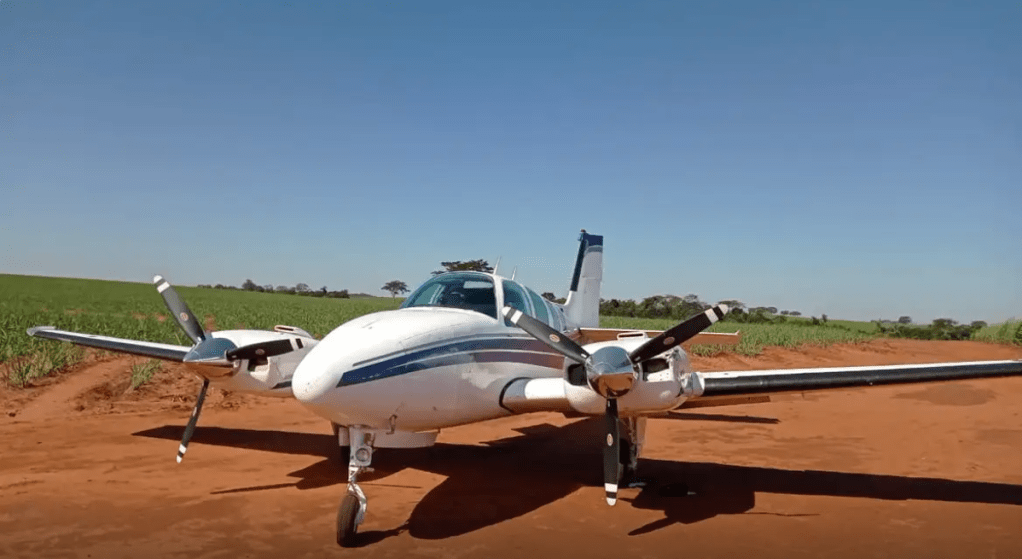 Venezuela intercepta una aeronave «hostil» y la obliga a aterrizar cerca de la frontera con&nbsp;Colombia