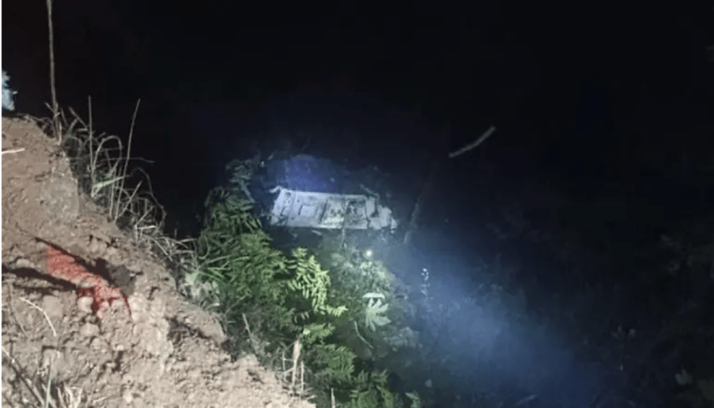 Tragedia en carreteras de Antioquia: 16 muertos y 20 heridos en accidente de bus con excursionistas de colegio de Bello