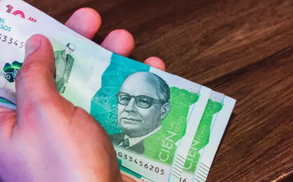 Petro anuncia que aumento del salario mínimo de 2026 tendrá en cuenta canasta vital de una&nbsp;familia