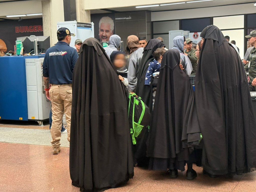 Colombia expulsa a nueve miembros de la secta judía Lev Tahor y entrega a 17 menores a autoridades de Estados&nbsp;Unidos