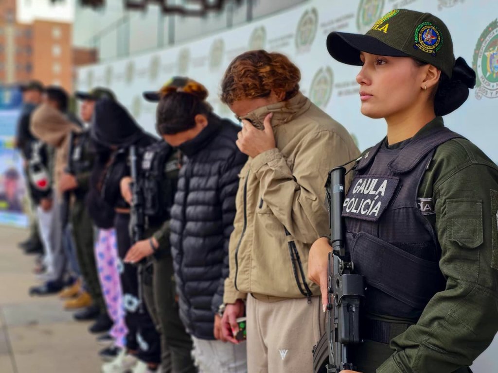 Bogotá: Desmantelan las bandas “Los Coyotes” y “Los Calibradores”, dedicadas a la extorsión y al homicidio, 14 capturados