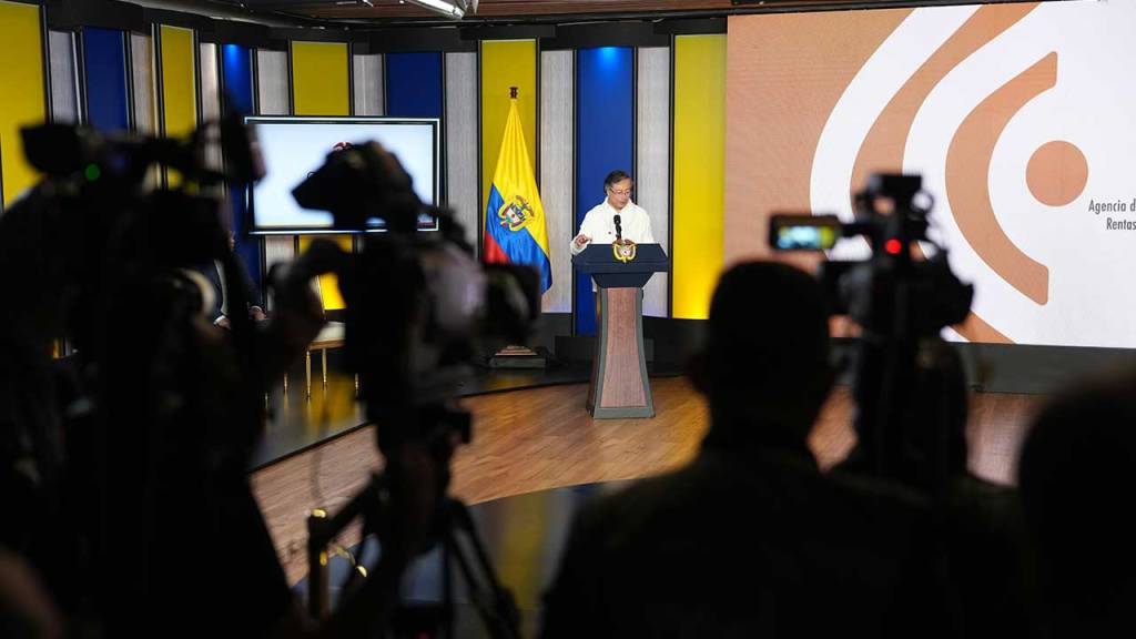 “El problema no es el extorsionado, sino el extorsionista”: Petro sobre orden de prisión a exministros Ricardo Bonilla y Luis Fernando Velasco