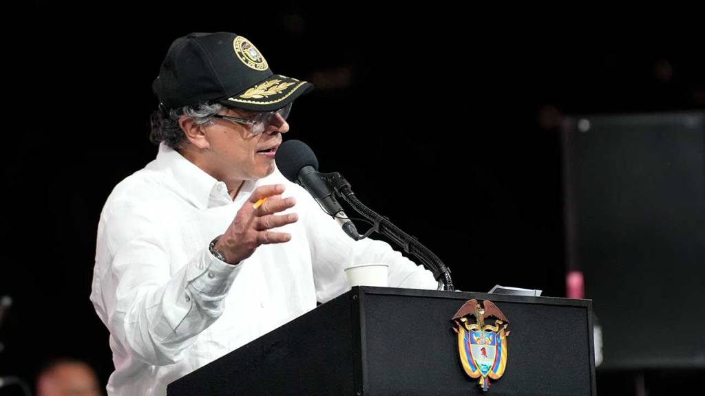 “Van contra la humanidad”: Petro vuelve a pedir a los militares de Estados Unidos desacatar las órdenes de Trump sobre bombardeos en el&nbsp;Caribe