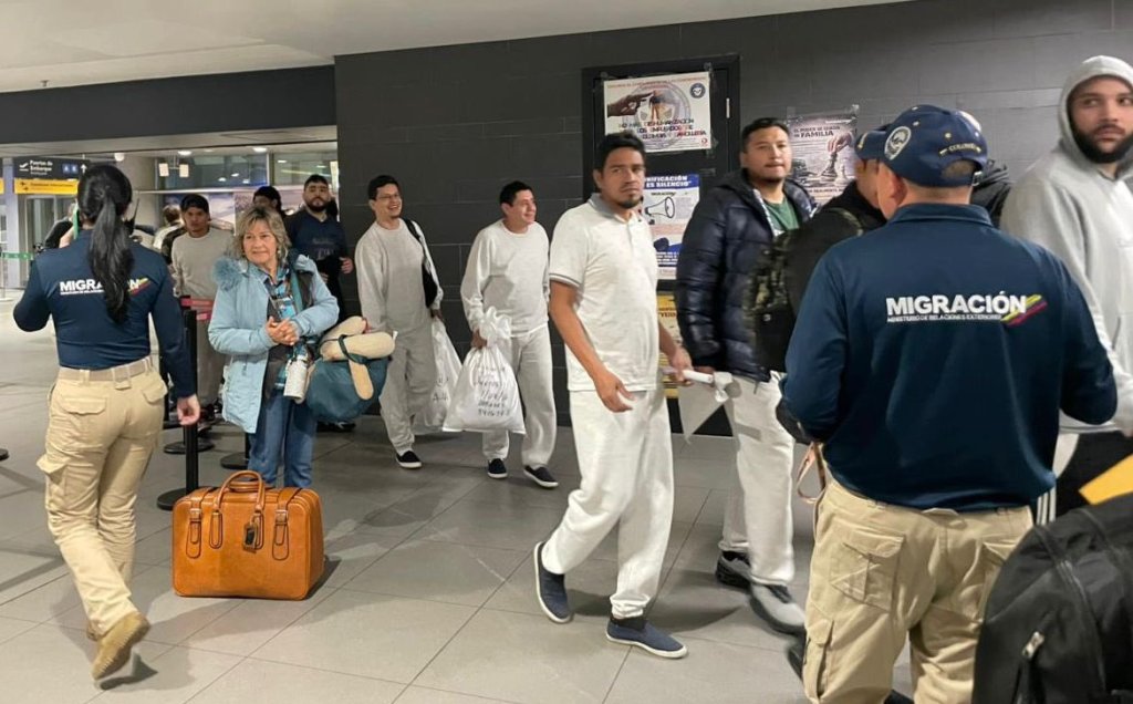 Colombia reanuda los vuelos de deportación de migrantes desde Estados Unido a pocos días de la reunión Petro-Trump