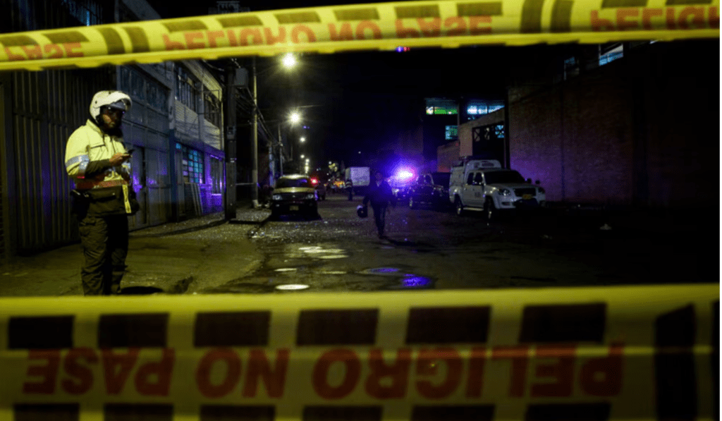 Un muerto y 13 heridos deja explosión en bar del centro de Bogotá; alcalde anuncia intervención de la zona