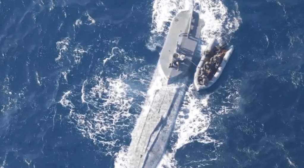 Petro ofrece a Trump la «disposición» de Colombia a cooperar tras interceptación de narcosubmarino en Azores