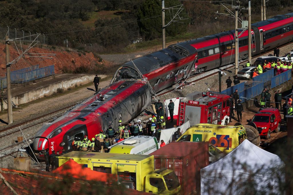 Tragedia en España: A 39 asciende el número de muertos en descarrilamiento de dos trenes de alta&nbsp;velocidad