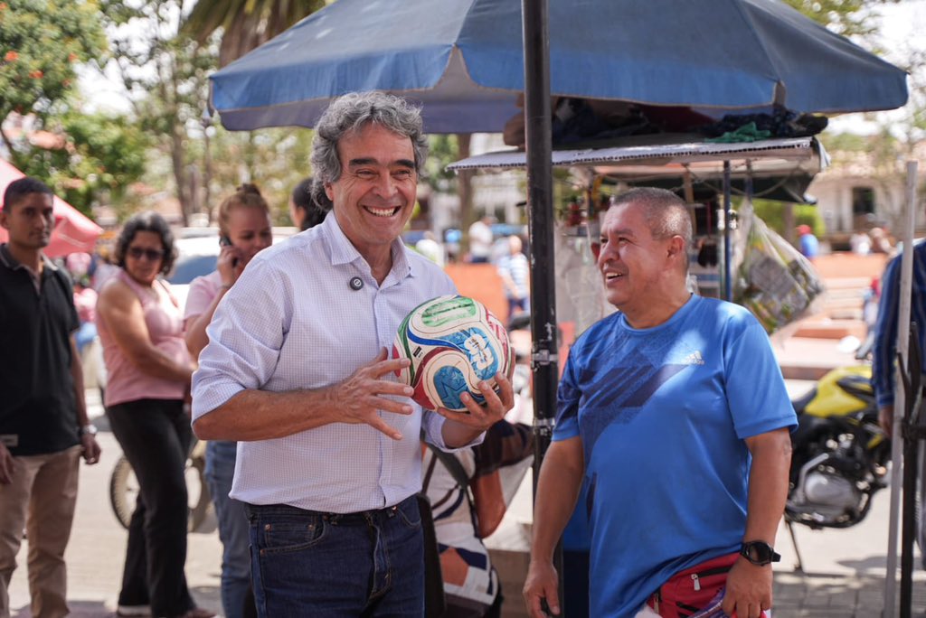 “Tengo una ruta y es llegar a la segunda vuelta y ganarle a Iván Cepeda”: Fajardo, ¿participará en una consulta el 8 de marzo?