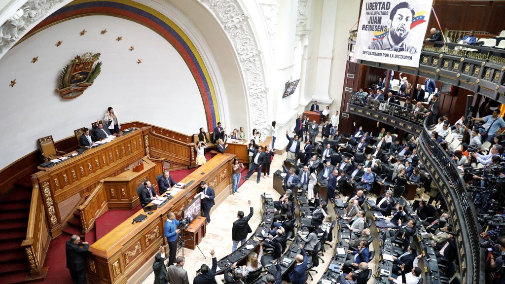 Venezuela: La Asamblea Nacional aprueba en primer debate la ley de amnistía como paso «decisivo» hacia la paz en el&nbsp;país